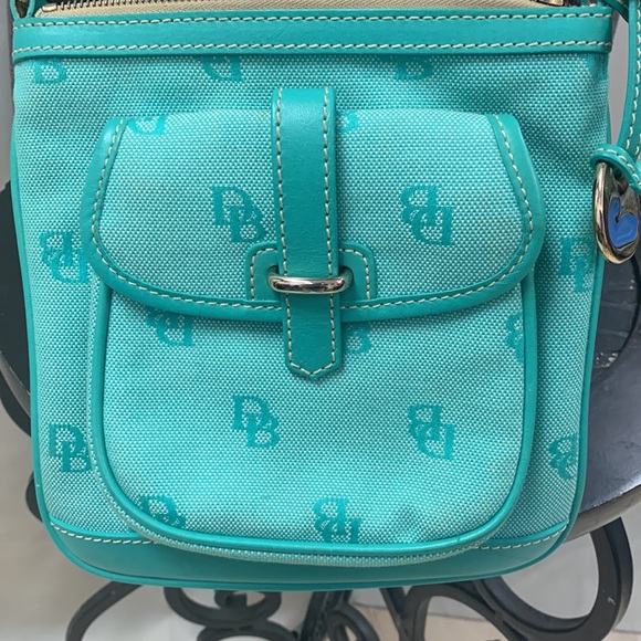 Dooney Bourke crossbody bag in great condition - Picture 2 of 11